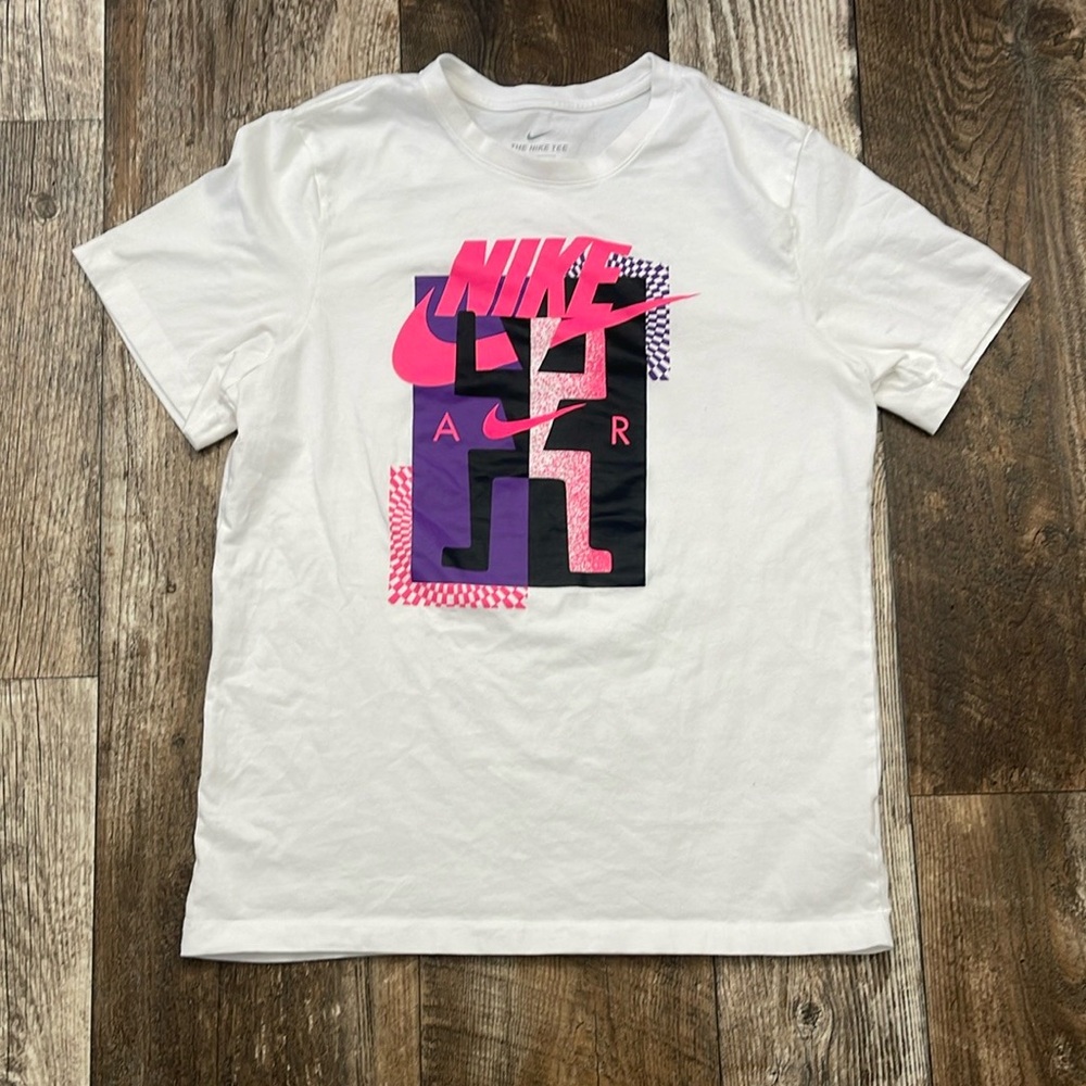 NWOT Nike Tee with Pink Graphic